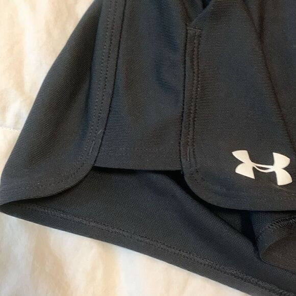 UNDERARMOUR, running shorts, small, with pockets - Picture 9 of 11